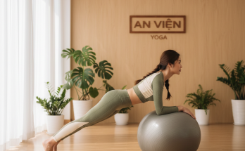 những bài tập yoga với bóng cơ bản - Yoga An Viên